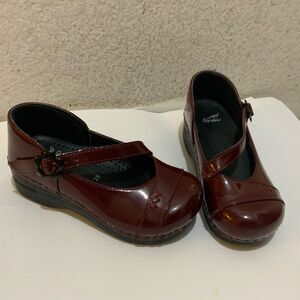 Dansko toddler EU 28 US 10-11 Bordeaux Mary Jane clogs comfort